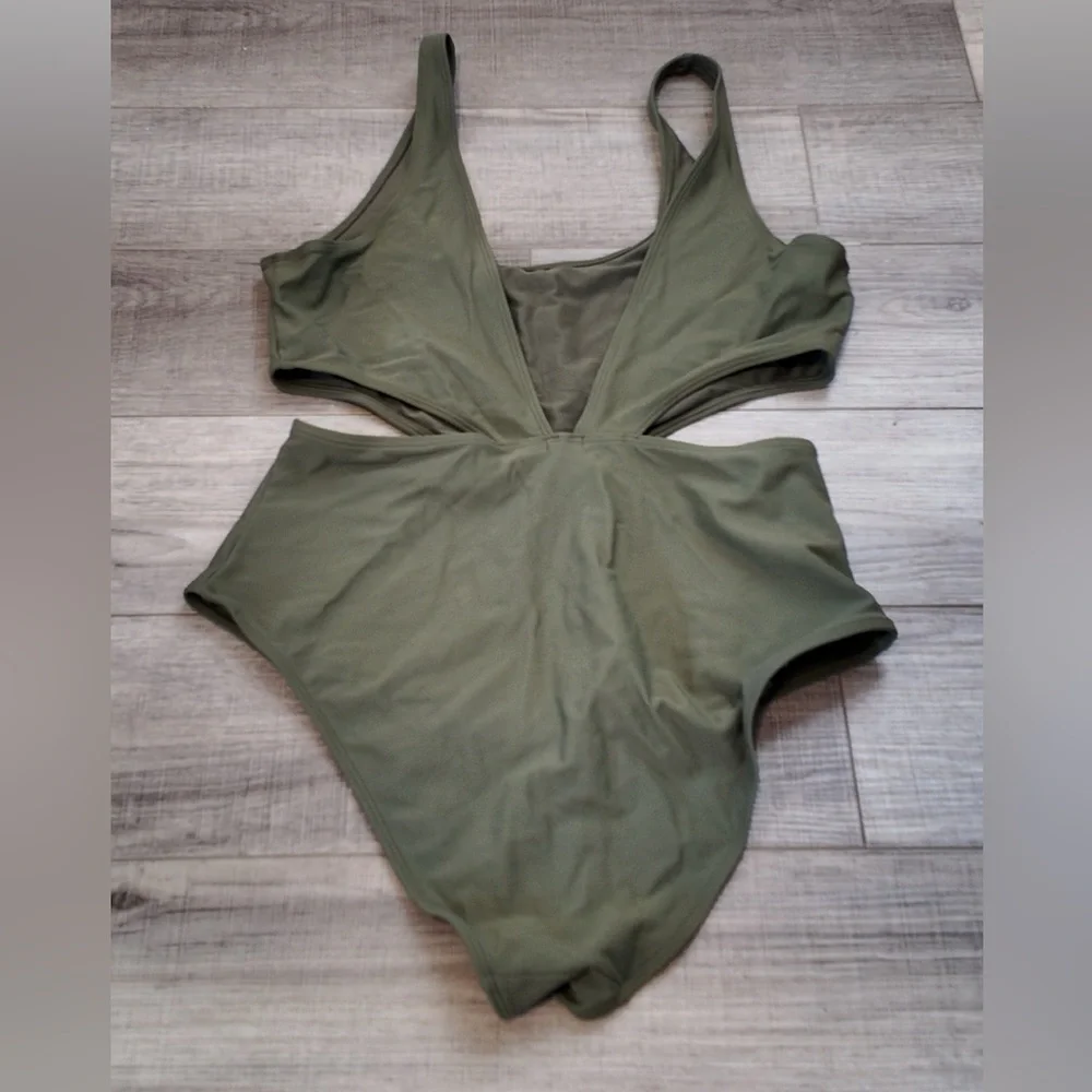 Aerie Green Cut Out One Piece Swimsuit XL Women Chic Cute Summer Beach